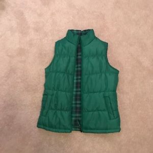 Reversible puffer vest
